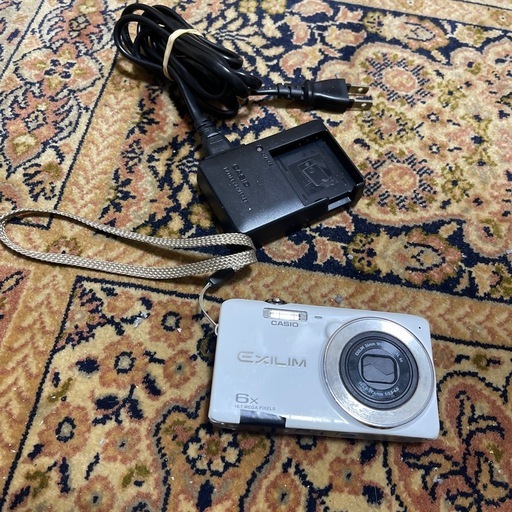 カシオデジタルカメラ6X充電器付き