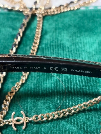新品未使用　　CHANEL  レクタングル　シェイプ　サングラス