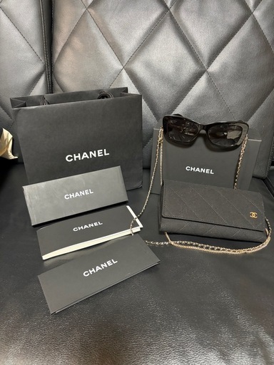 新品未使用　　CHANEL  レクタングル　シェイプ　サングラス
