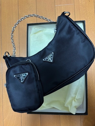 PRADAショルダーバック未使用品