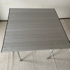 折り畳みテーブルの画像