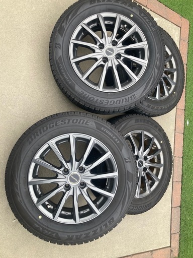 スタッドレスタイヤ　185/65R15 　
