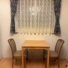 木製　正方形　テーブルの画像