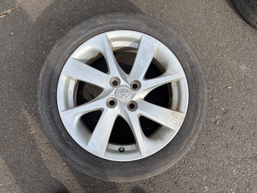 アクア　NHP10純正ホイール　195/50R16×6J　+51　100　4穴