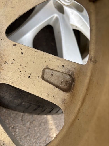 アクア　NHP10純正ホイール　195/50R16×6J　+51　100　4穴