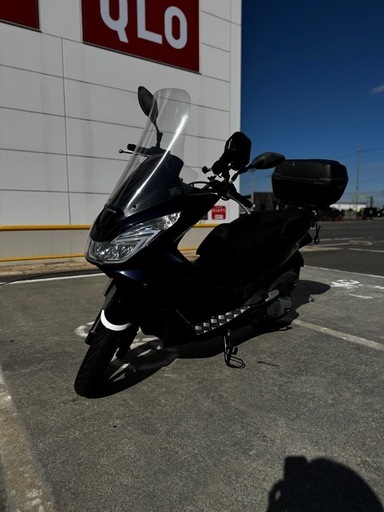 PCX125 JF56 Uber仕様 リアキャリア・ホットグリップ・スマホ充電付 PCX125 JF56 Uber仕様 リアキャリア・ホットグリップ・スマホ充電付の