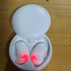寝ながら使える完全ワイヤレスステレオイヤホン（ホワイト）の画像