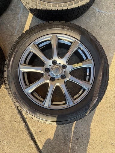スタッドレスタイヤホイール付き　　215/55R17 受付終了