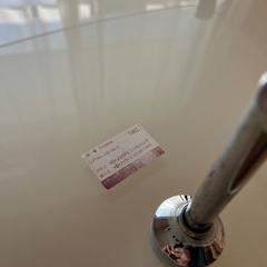 ガラス製の3段ローテーブルの画像