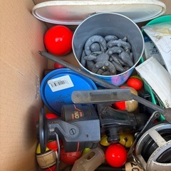 釣り道具まとめ売り 、リール、オモリ、ウキ その他色々の画像