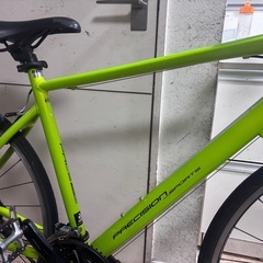 Precision クロスバイク 21段変速 ライムグリーンの画像