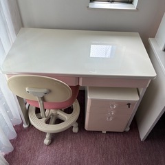 子供学習机とイスの2セットの画像