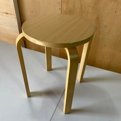 丸椅子　丸イス　木製　家具の画像