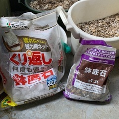 家庭菜園スターターキット 鉢、土、ジョウロなど(⚠️写真の肥料はなし)の画像