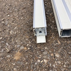 アルミの柱の画像