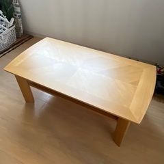 しっかりしたテーブルです。の画像