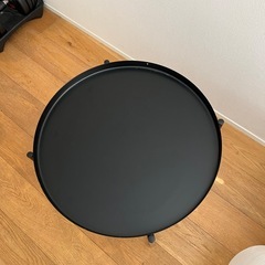 ブラック 丸型サイドテーブル／トレイ型の画像