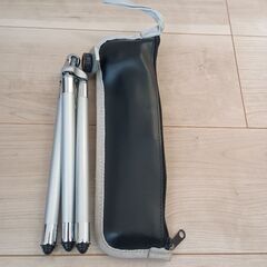 収納ケース付き三脚の画像