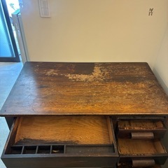 アンティークデスクの画像