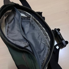 THE NORTH FACE カモフラージュ ボディバッグの画像