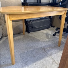 ダイニングテーブルの画像