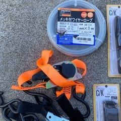 ワイヤーロープ、ベルト、シリコンバンドの画像