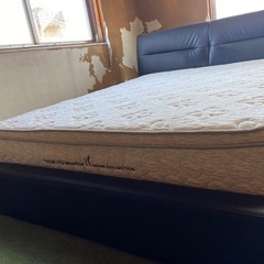 【運搬可能な方のみ】ダブルベッド（マットレス+フレーム）の画像