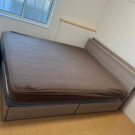 【ほぼ新品　購入後６ヶ月】クイーンベッド　49,800円【購入時より-15万円　【2026年3月26日までに買える方】