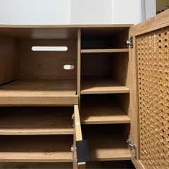 食器収納棚の画像