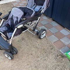 双子用ベビーカーの画像