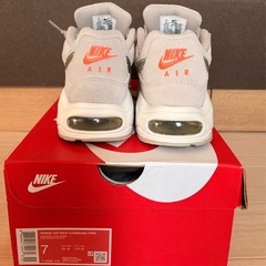 2/21~2/22の昼間まで【美品】NIKE AIR MAX (24.0cm)の画像