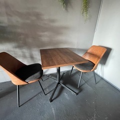 2人テーブル、椅子セットの画像