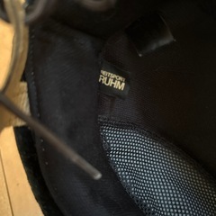 乗馬ヘルメットと鞭の画像