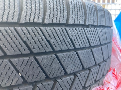 スタッドレスタイヤ　VRX3 
195/60/R16 セレナ等　ナット有　4シーズン目