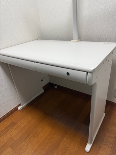 コイズミデスク&チェアセット、専用照明付き学習机