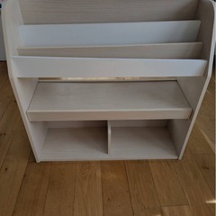 絵本ラックの画像