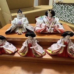 【三段飾り雛人形一式】2000円の画像