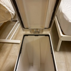 防臭ペダル式ゴミ箱（20L
）の画像