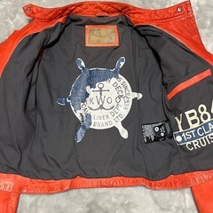 朱色　革ジャンの画像