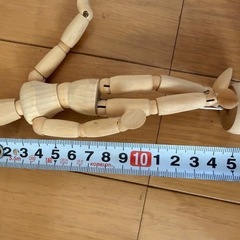 デッサンに！手と人形のセットの画像