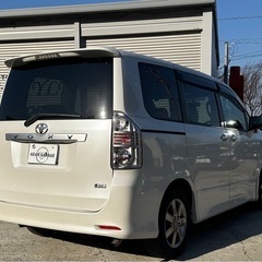 ヴォクシー⭐︎ZSキラメキⅡ♪両側電動スライドドア⭐︎R8.6.2⭐︎距離122000km♪の画像