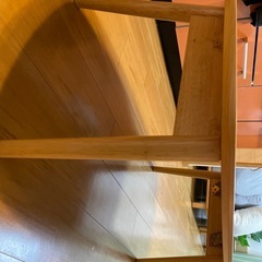 ロボット掃除機&テーブルの画像