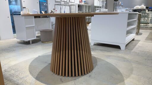 〈2月25日まで〉〈美品〉NOCEダイニングテーブル（ウォールナット）