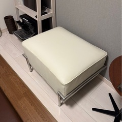 【美品】レザー調オットマン ホワイト 幅68cmの画像
