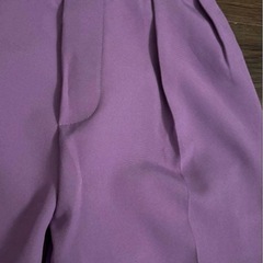 プリーツデザインのパープルパンツ Re:EDITの画像