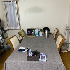 ダイニングテーブルの画像