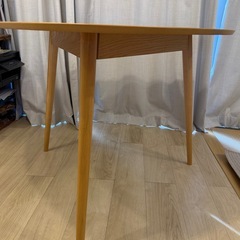 ダイニングテーブルの画像