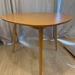 ダイニングテーブルの画像