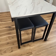 4人掛けダイニングテーブルの画像