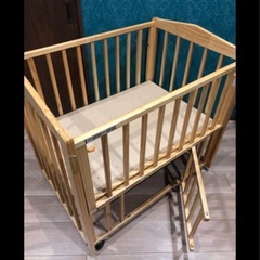 ベビーベッドとミニ布団セットの画像